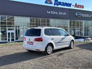 2012 Volkswagen Touran I Рестайлинг 2, белый, 880000 рублей, вид 5