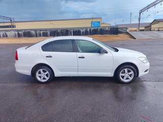 2012 Skoda Octavia II (A5) Рестайлинг, белый, 895000 рублей, вид 3