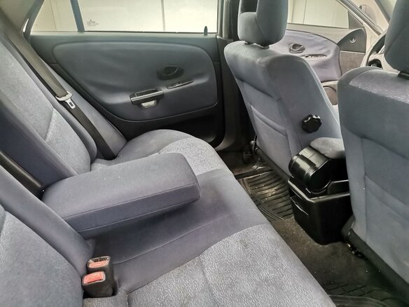 2002 Mitsubishi Carisma I Рестайлинг, серебристый, 199000 рублей - вид 11