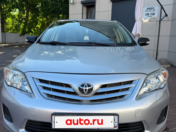 2010 Toyota Corolla X (E140, E150) Рестайлинг, серебристый, 900000 рублей - вид 1