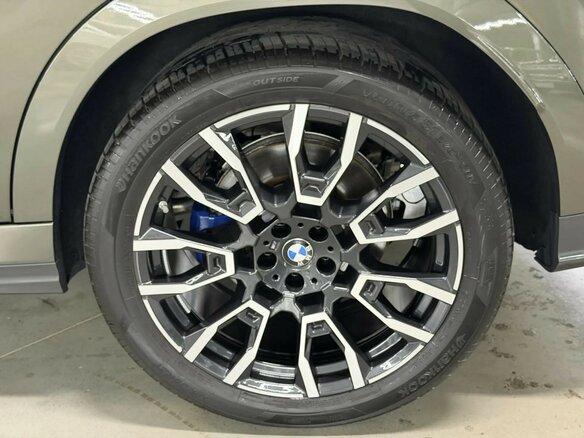 2025 BMW X6 40i III (G06) Рестайлинг, серый, 15850000 рублей - вид 24