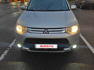 2014 Mitsubishi Outlander III Рестайлинг, серебристый, 990000 рублей, вид 2