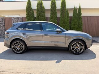 2020 Porsche Cayenne III, серый, 6100000 рублей, вид 2