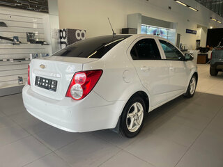 2013 Chevrolet Aveo II, белый, 480000 рублей, вид 4