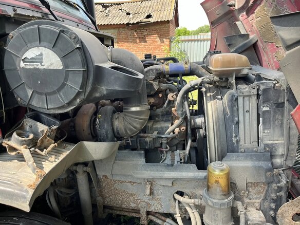 1999 Volvo VNL, красный, 3000000 рублей - вид 11