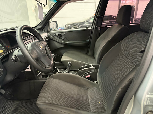 2014 Chevrolet Niva I Рестайлинг, серебристый, 627000 рублей - вид 11