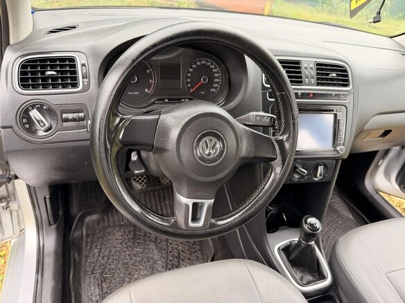 2012 Volkswagen Polo V, серебристый - вид 9