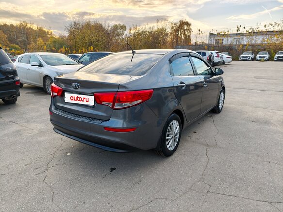 2015 Kia Rio III Рестайлинг, серый, 925000 рублей - вид 3