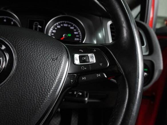 2013 Volkswagen Golf VII, красный, 1245000 рублей - вид 15