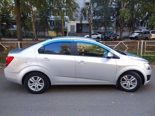 2013 Chevrolet Aveo II, серебристый, 750000 рублей, вид 3