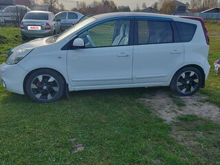 2012 Nissan Note I Рестайлинг, белый, 680000 рублей, вид 3