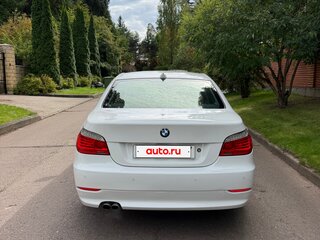 2009 BMW 5 серии 525xi V (E60/E61) Рестайлинг, белый, 1390000 рублей, вид 3