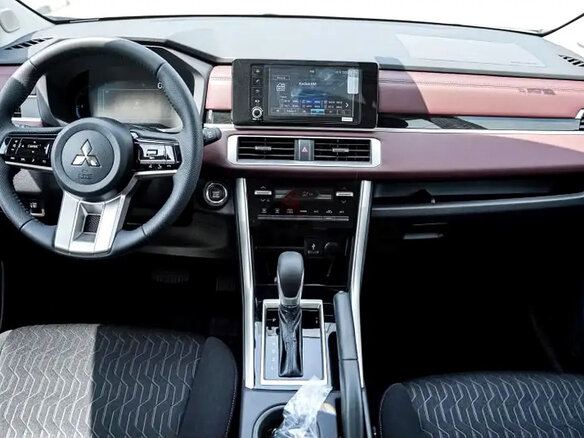 2025 Mitsubishi Xpander Cross I Рестайлинг, чёрный, 2480111 рублей - вид 2