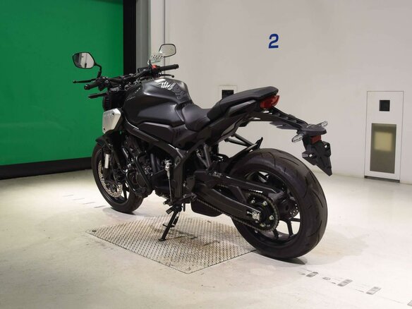 2023 Honda CB 650R, серый, 1099000 рублей - вид 5