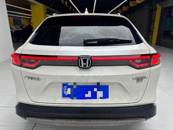 2022 Honda Vezel II, белый, 1395000 рублей - вид 2