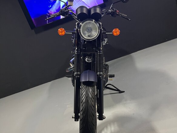 2014 Triumph Scrambler, фиолетовый, 650000 рублей - вид 2