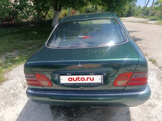 1997 Mercedes-Benz E-Класс 240 II (W210, S210), зелёный, 430000 рублей, вид 4