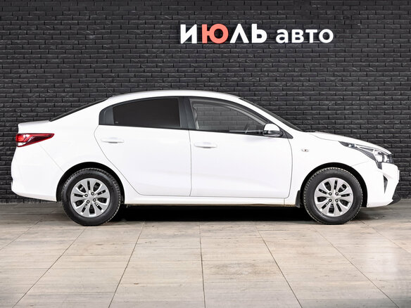 2021 Kia Rio IV Рестайлинг, белый, 1780000 рублей - вид 8