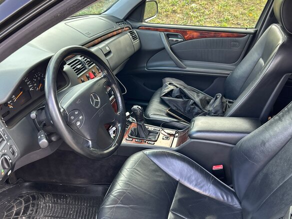 2001 Mercedes-Benz E-Класс 240 II (W210, S210) Рестайлинг, чёрный, 450000 рублей - вид 8
