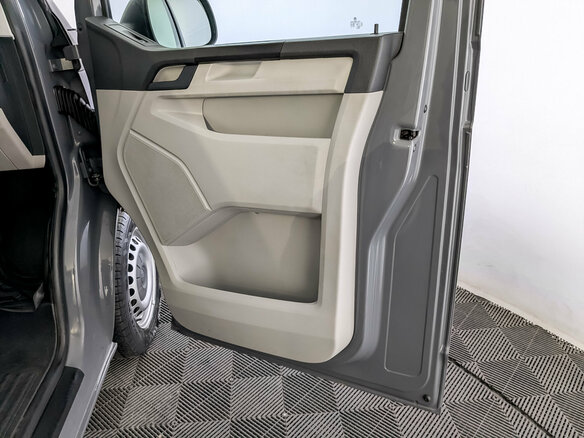 2017 Volkswagen Transporter, серый, 2440000 рублей - вид 23