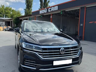 2018 Volkswagen Touareg III, чёрный, 4850000 рублей, вид 3