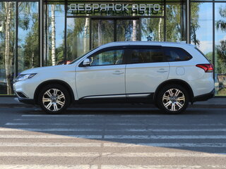 2018 Mitsubishi Outlander III Рестайлинг 3, белый, 1940000 рублей, вид 2