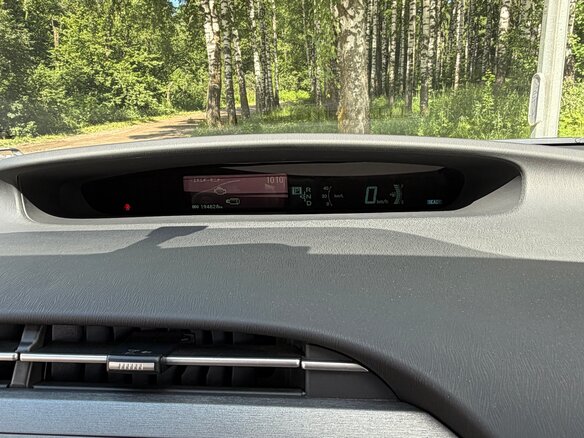 2013 Toyota Prius III Рестайлинг (XW30), серый, 1200000 рублей - вид 10