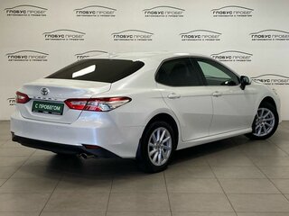 2022 Toyota Camry VIII (XV70) Рестайлинг, белый, 3100000 рублей, вид 2