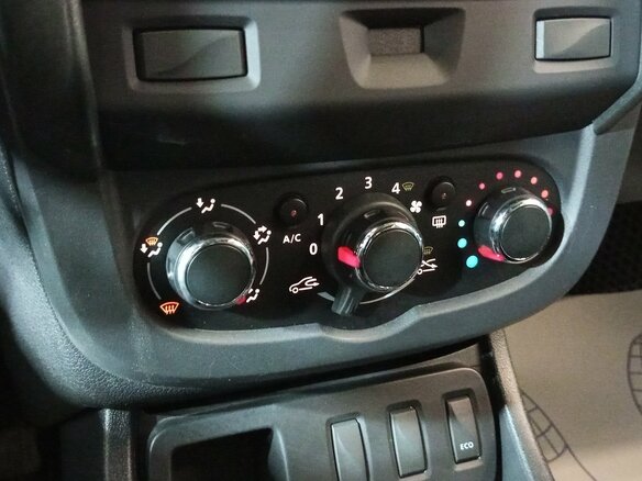 2018 Renault Duster I Рестайлинг, белый, 1080000 рублей - вид 9