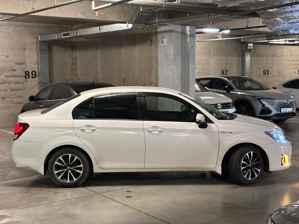 2015 Toyota Corolla Axio XI (E160, E170, E180), белый, 1100000 рублей - вид 3