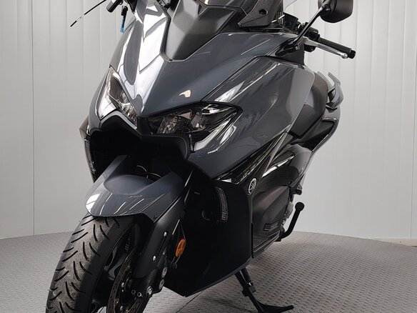 2021 Yamaha TMAX, серый, 1189000 рублей - вид 2