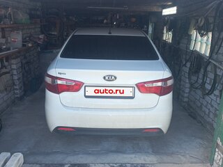 2014 Kia Rio 5-speed III, белый, 950000 рублей, вид 2
