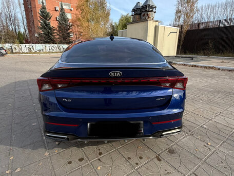 2021 Kia K5 III, синий, вид 3