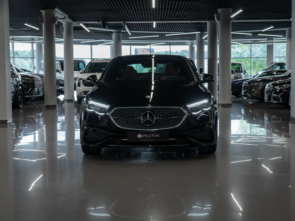 2026 Mercedes-Benz E-Класс 300 VI (W214, S214), чёрный - вид 2