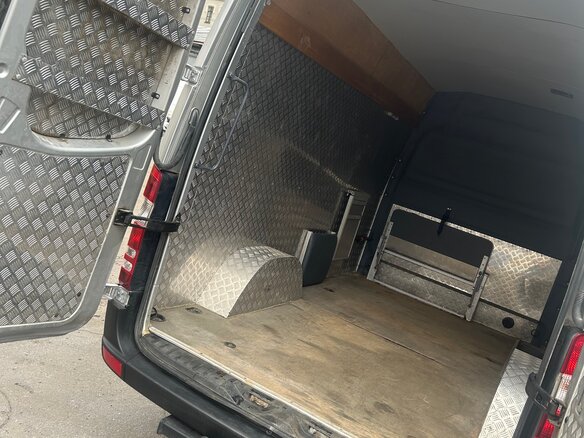 2010 Mercedes-Benz Sprinter, серебристый, 1950000 рублей - вид 9