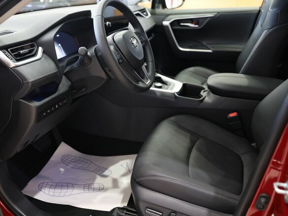 2025 Toyota RAV4 V (XA50), красный, 6150000 рублей - вид 7
