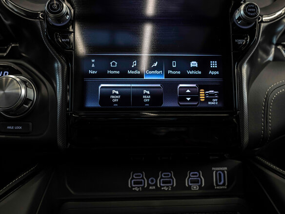 2026 Ram 1500 Crew Cab V Рестайлинг, серебристый, 9490000 рублей - вид 33