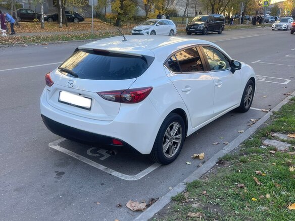 2014 Mazda 3 III (BM), белый, 1450000 рублей