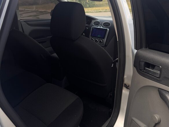 2011 Ford Focus II Рестайлинг, серебристый, 650000 рублей - вид 7