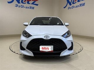 2025 Toyota Yaris IV Рестайлинг, белый, 1485678 рублей, вид 2