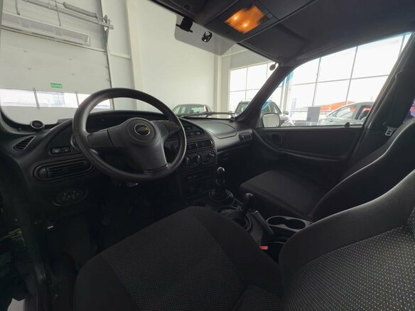 2011 Chevrolet Niva I Рестайлинг, чёрный - вид 12