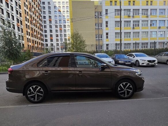 2022 Volkswagen Polo VI, коричневый, 1700000 рублей - вид 9