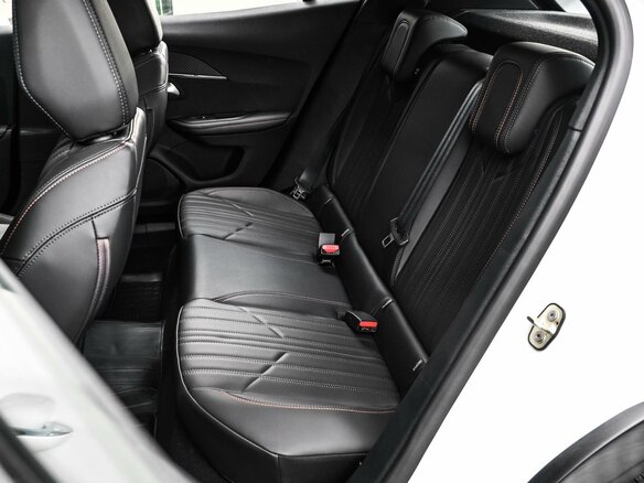 2021 Peugeot 2008 II, белый, 1829000 рублей - вид 11