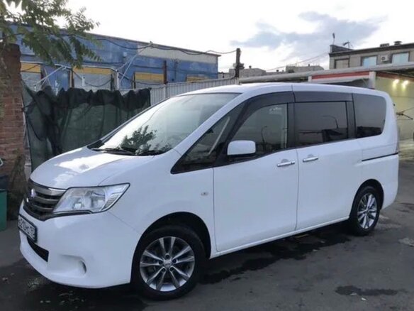 2011 Nissan Serena IV (C26), белый, 1350000 рублей