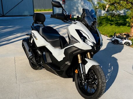 2024 Honda ADV350, серебристый, 1099000 рублей, вид 3