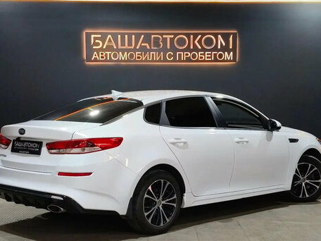 2019 Kia Optima IV Рестайлинг, белый, 1780000 рублей, вид 4