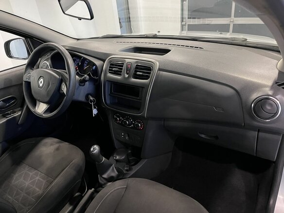 2015 Renault Sandero Stepway II, серебристый, 860000 рублей - вид 11