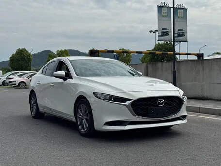 2021 Mazda 3 Axela IV (BP), белый, 1507777 рублей, вид 3