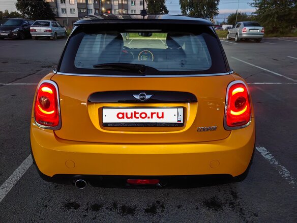 2017 Mini Hatch Cooper III (F55/F56), оранжевый, 1490000 рублей - вид 8
