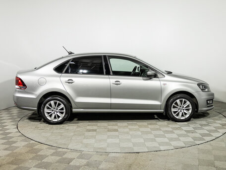 2018 Volkswagen Polo V Рестайлинг, серебристый, 1199777 рублей, вид 4